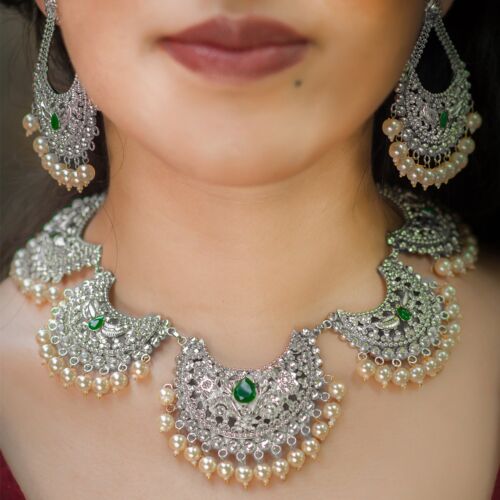 Chic Green Pearl Necklace & Earrings Set