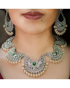 Chic Green Pearl Necklace & Earrings Set