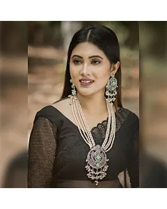 Emerald Cascade: Pearl & Silver Necklace